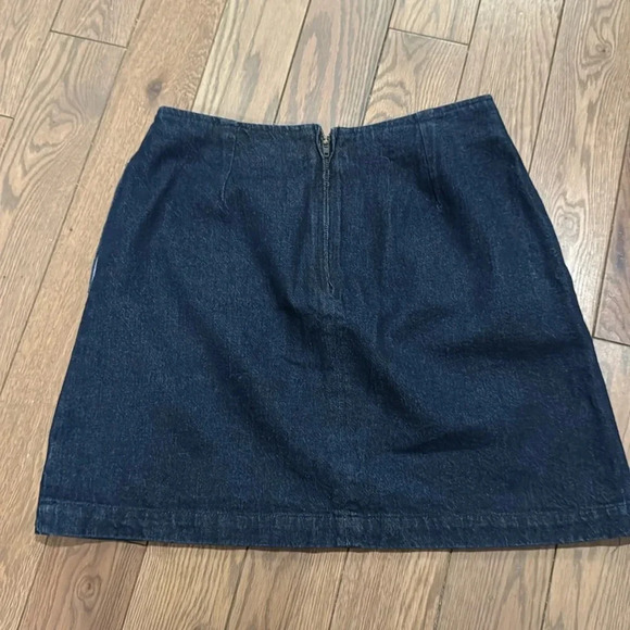 Very J Flower Embroidered Dark Wash Jean Mini Skirt Size Small. With Pockets. - Picture 2 of 7